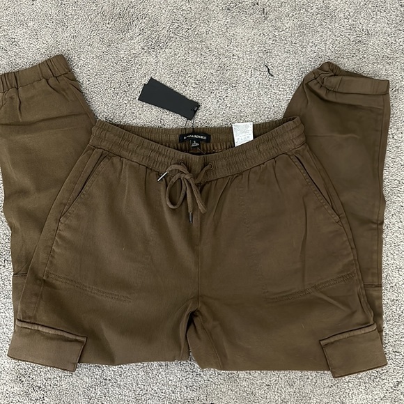 Banana Republic Jogger with Cargo Pockets - Picture 5 of 5